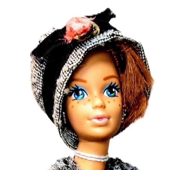 Beautiful Ginger Midge with a Sophisticated Haircut & Designer Suit - Picture 1 of 13